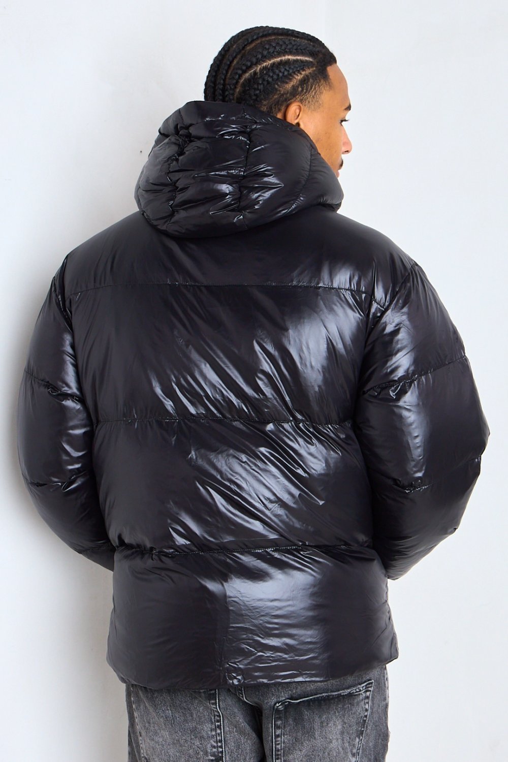 Doudoune matelassée satinée à capuche noire