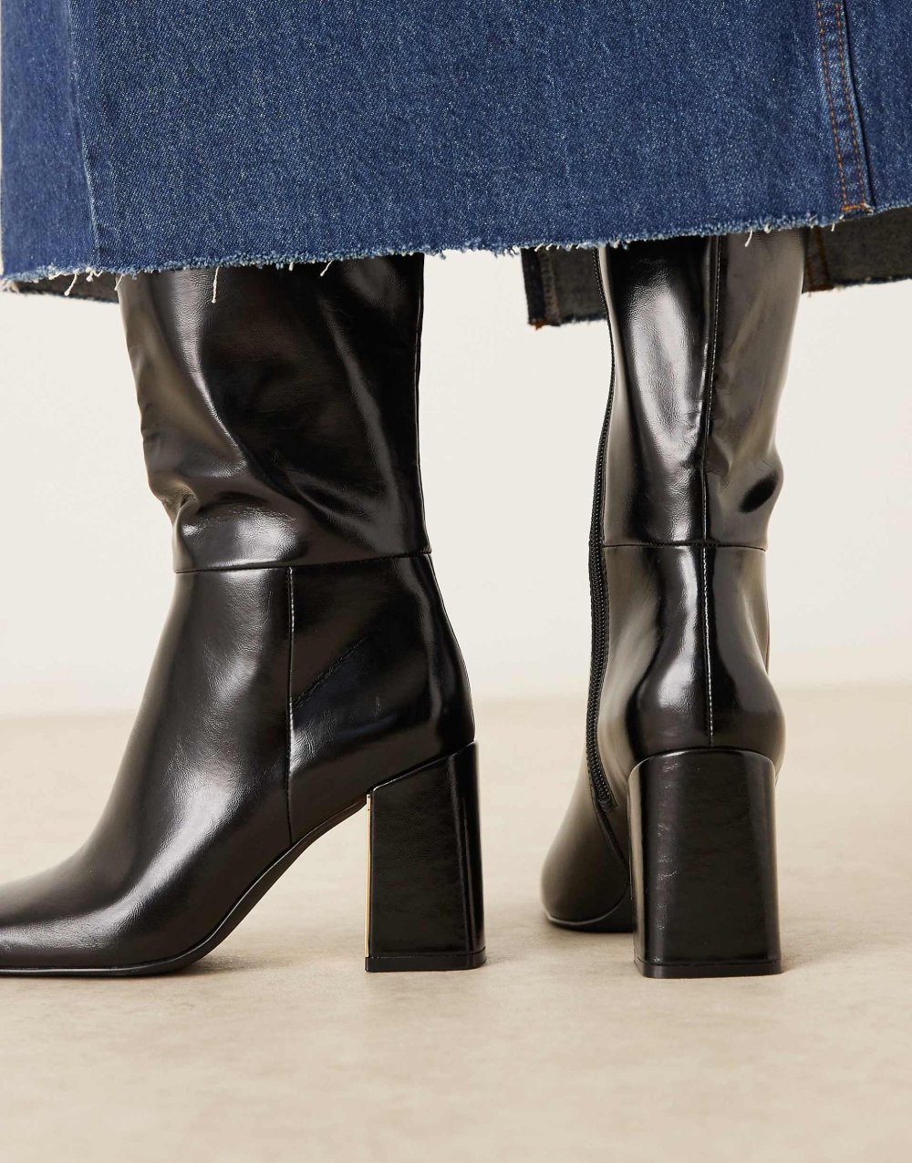 Heeled boots with metal plate in black