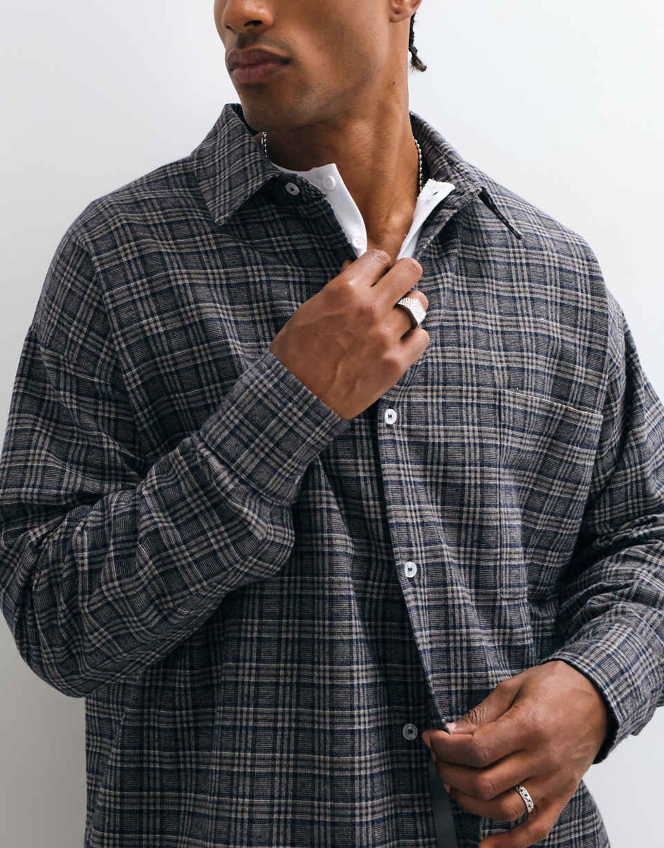 Chemise oversize coupe carrée à carreaux pierre