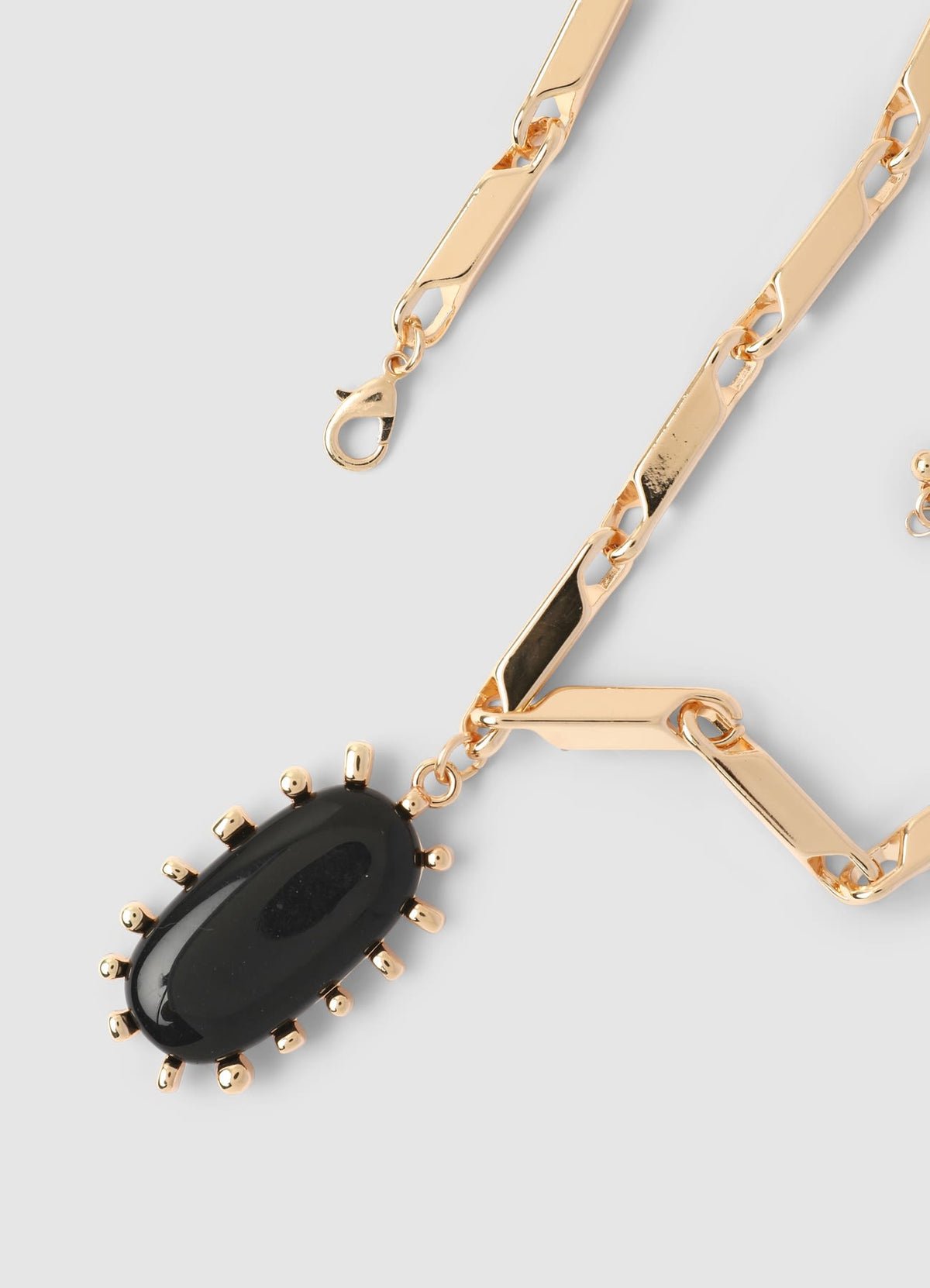 Collier chaîne à pendentif ovale