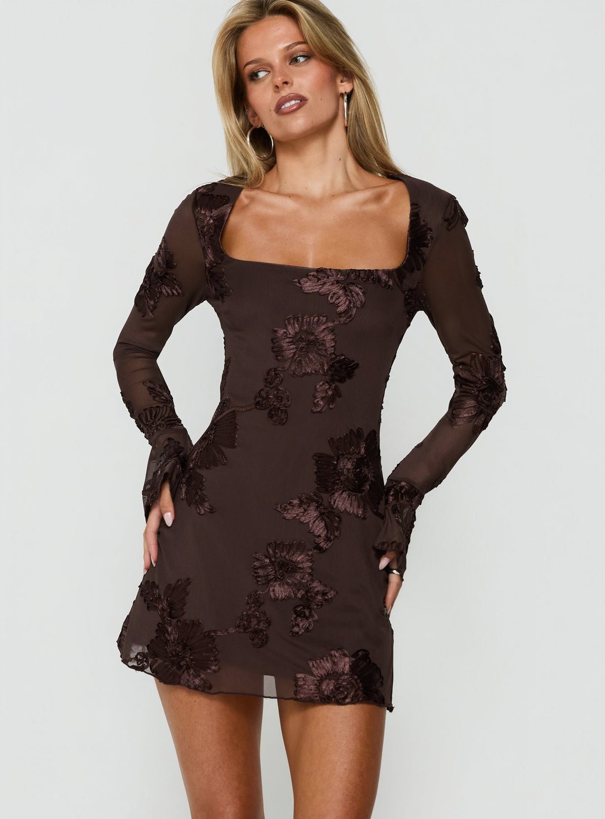 Robe qsira m3echba tulle b kmam twal