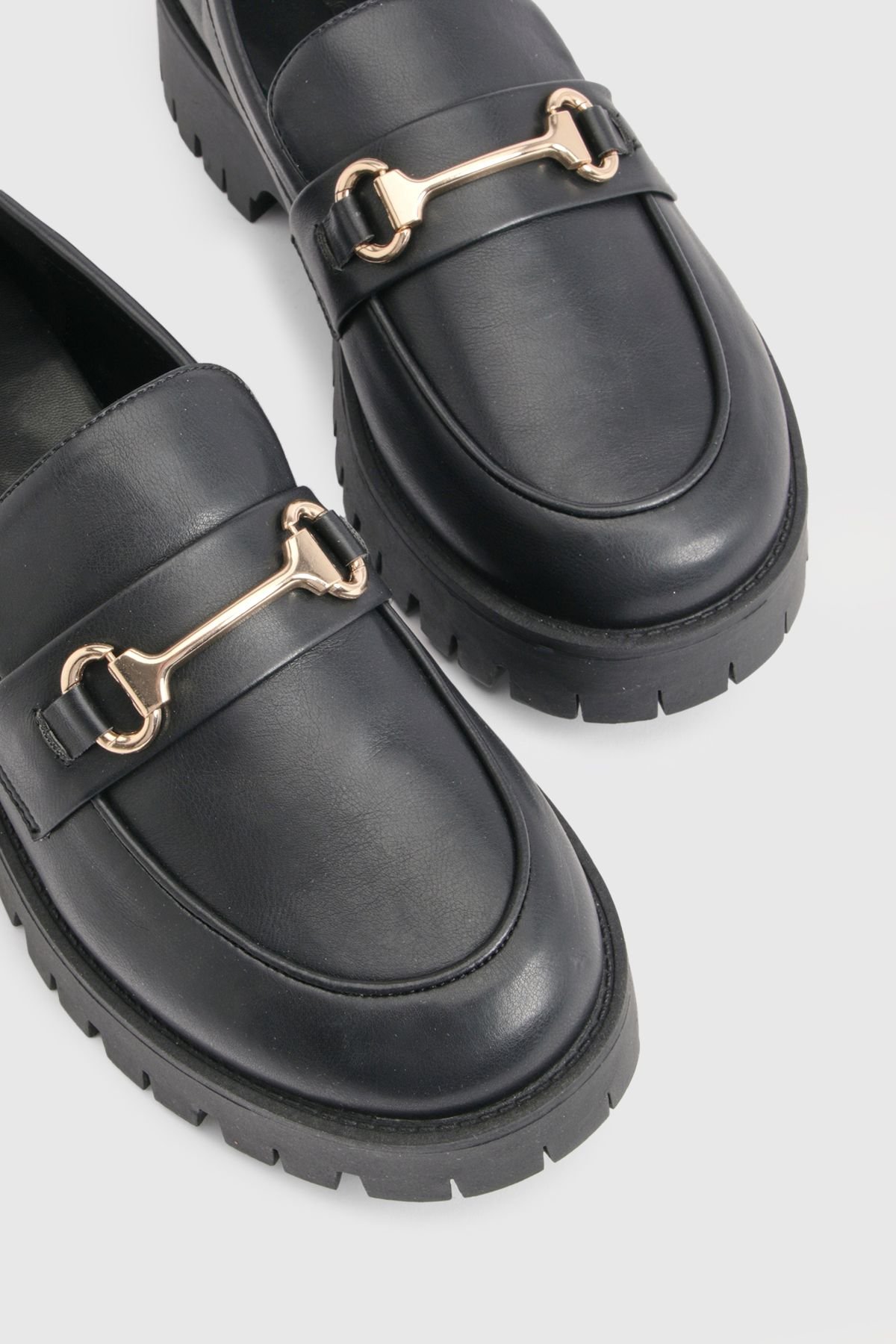 Mocassins à bride en T épaisse