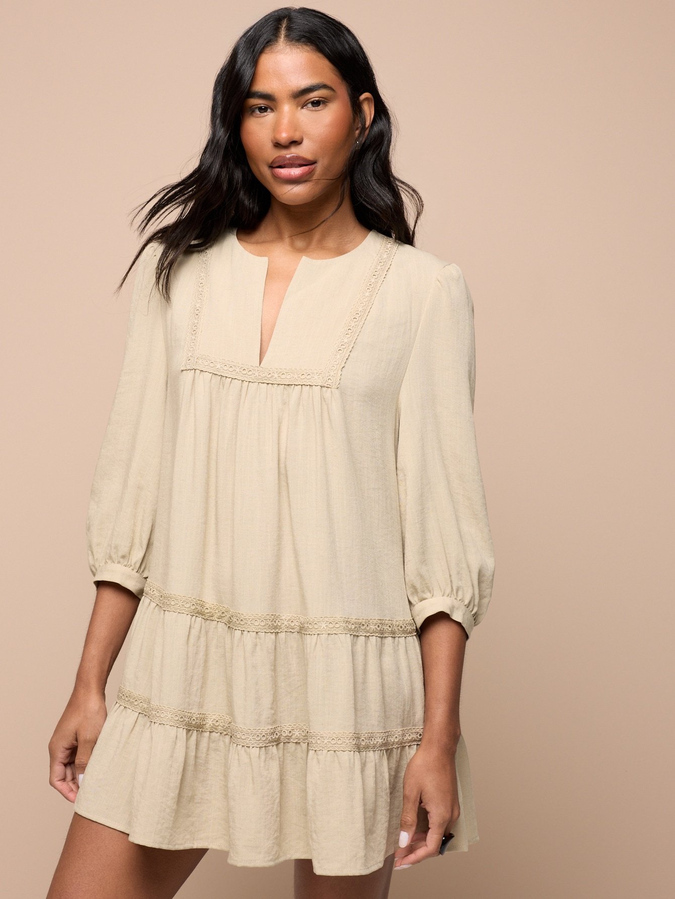 Robe Mini À Volants De Style Bohème Avec Bordure En Dentelle