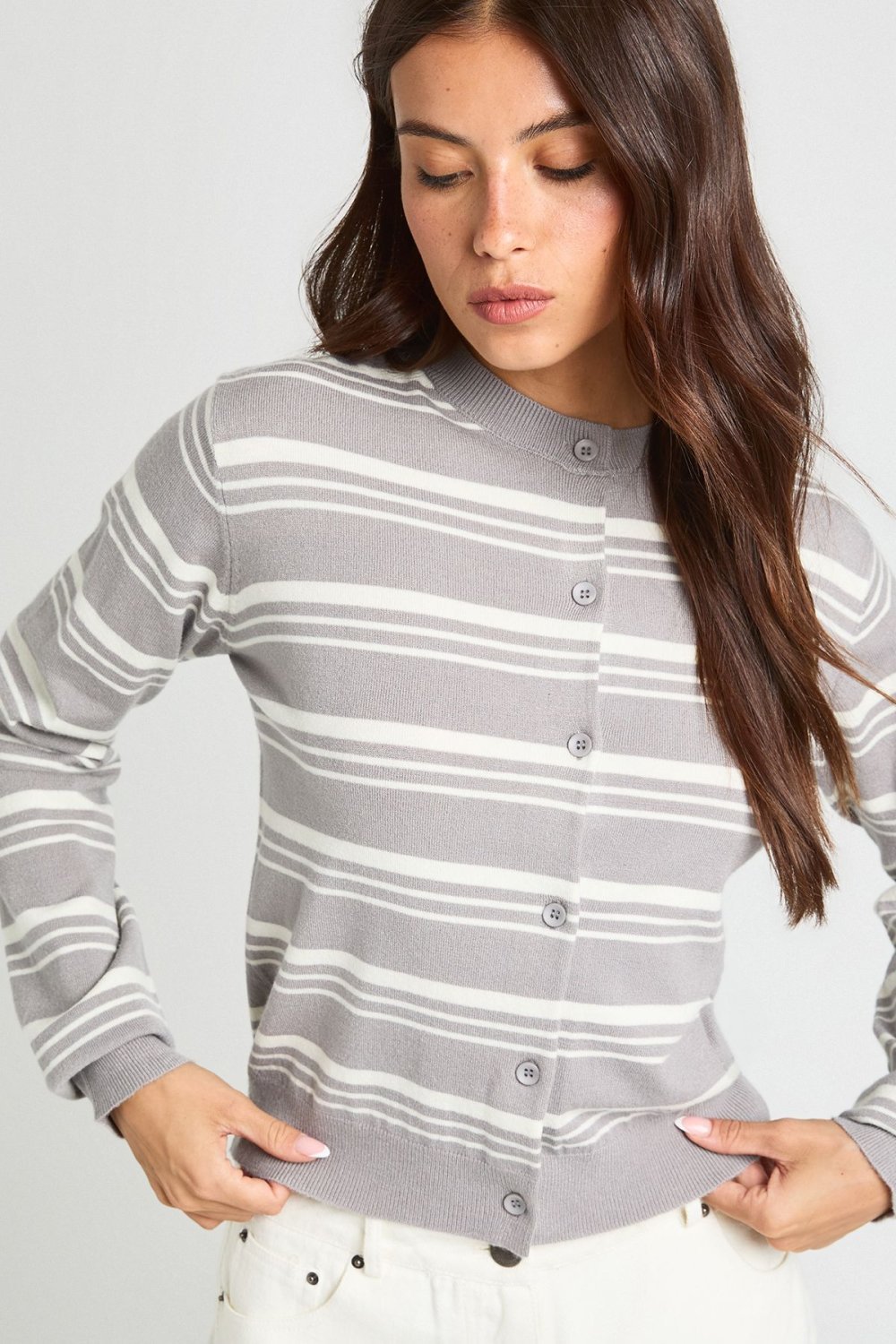 Cardigan mkhatet rteb, gris