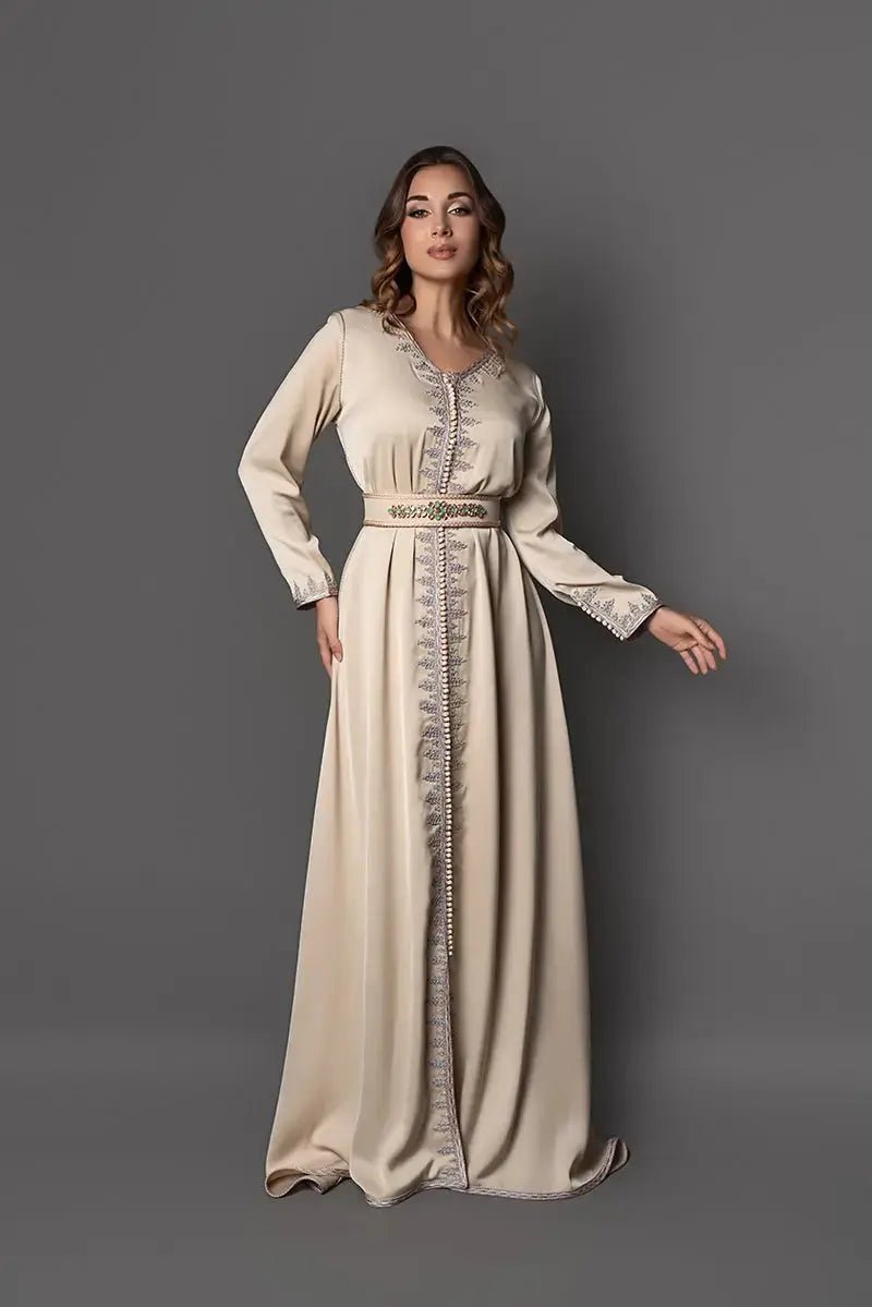 Caftan drap de soie beige brodé quatre fils