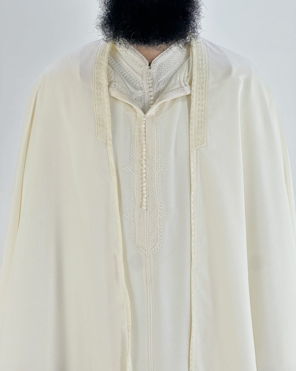Selham à capuche et pompon blanc cassé
